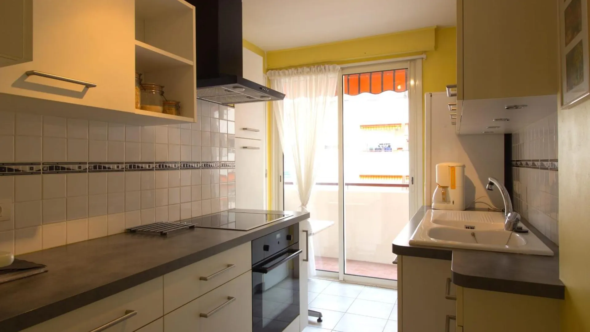 Antibes City Center - 4 People - Garage Apartment